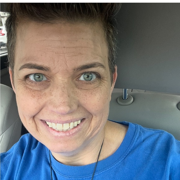 Meet your Posher, Claudia - Picture 2 of 6